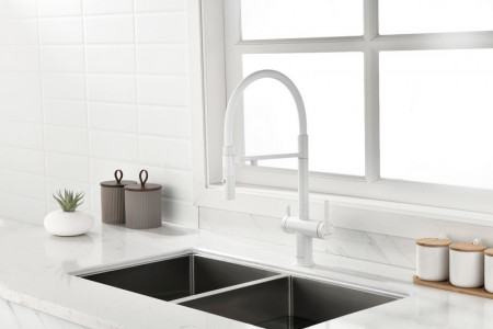 Смеситель для кухни Paulmark Gravity белый матовый Gr213888-WH Starke