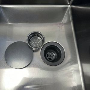 Кухонная мойка Roxen Simple 55 PVD (графит) с коландером и дозатором 55x48 см